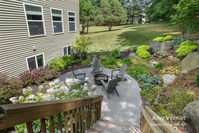 7860 Sandy Hollow Drive, Alto, MI 49302