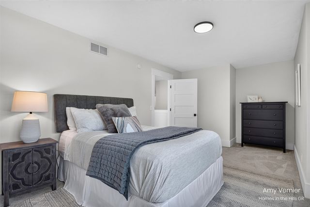 7860 Sandy Hollow Drive, Alto, MI 49302