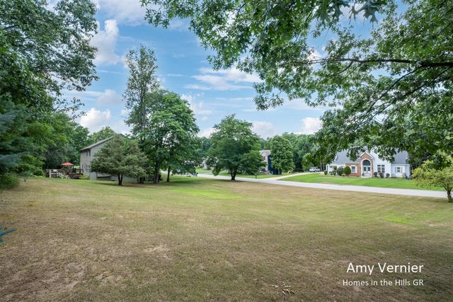 7860 Sandy Hollow Drive, Alto, MI 49302