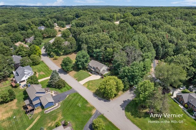7860 Sandy Hollow Drive, Alto, MI 49302