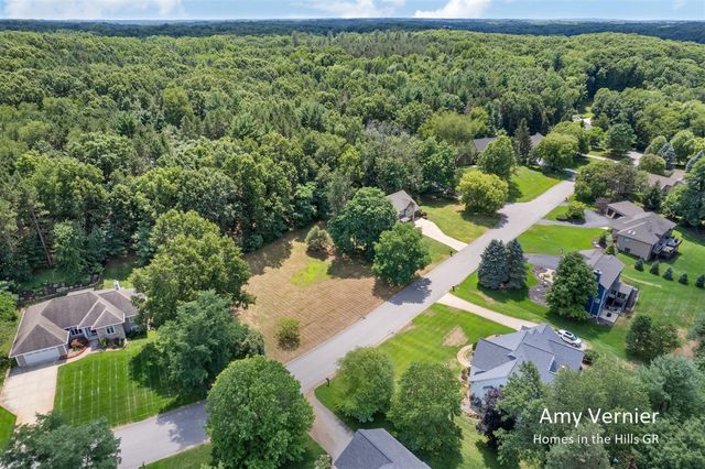 7860 Sandy Hollow Drive, Alto, MI 49302