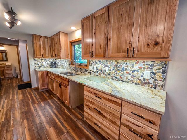 3954 Hayward Road, Munising, MI 49862