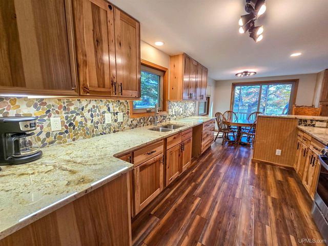 3954 Hayward Road, Munising, MI 49862