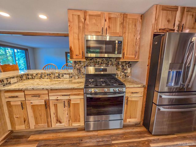 3954 Hayward Road, Munising, MI 49862