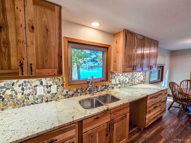 3954 Hayward Road, Munising, MI 49862