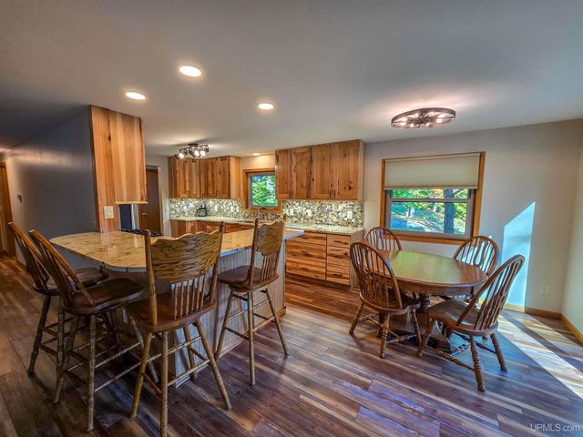 3954 Hayward Road, Munising, MI 49862