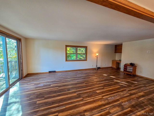 3954 Hayward Road, Munising, MI 49862