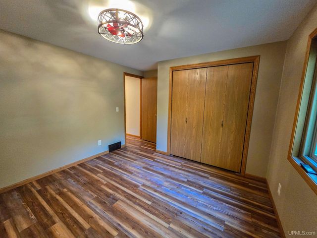 3954 Hayward Road, Munising, MI 49862