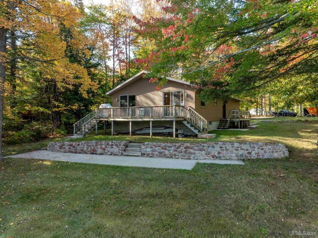 3954 Hayward Road, Munising, MI 49862