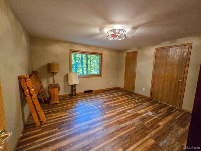 3954 Hayward Road, Munising, MI 49862