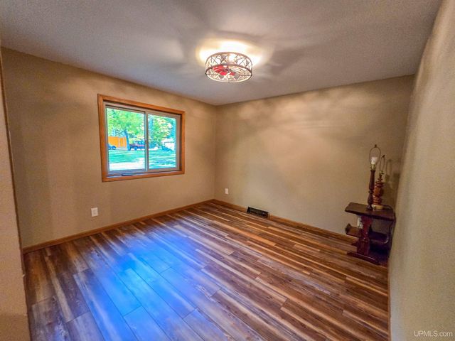 3954 Hayward Road, Munising, MI 49862