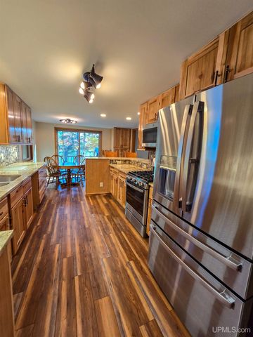 3954 Hayward Road, Munising, MI 49862