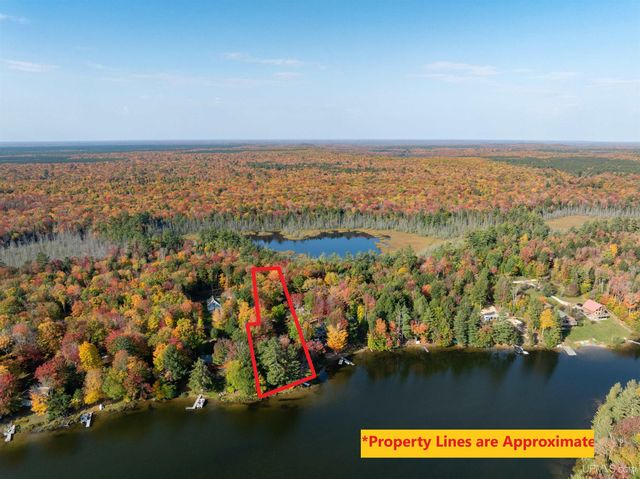 3954 Hayward Road, Munising, MI 49862