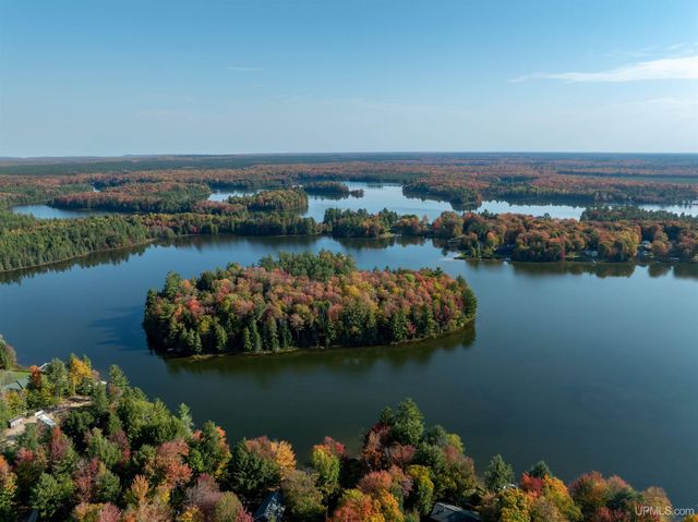 3954 Hayward Road, Munising, MI 49862