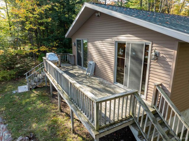 3954 Hayward Road, Munising, MI 49862