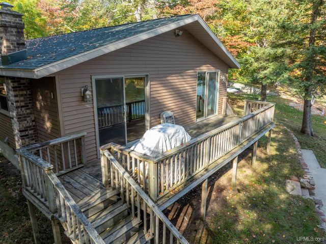 3954 Hayward Road, Munising, MI 49862