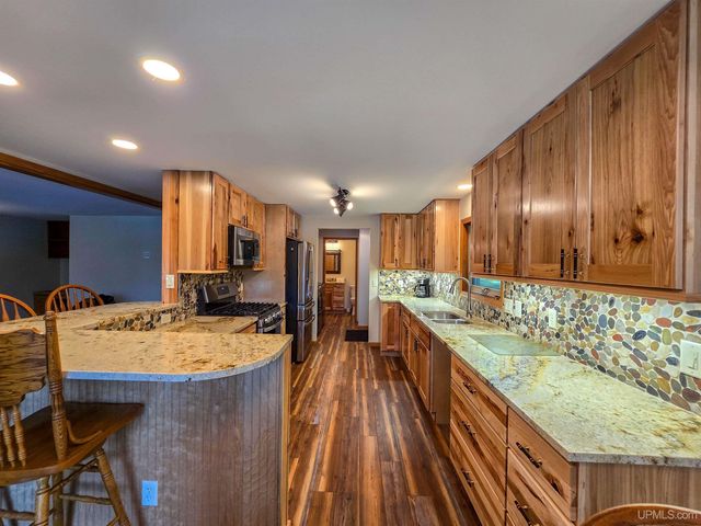 3954 Hayward Road, Munising, MI 49862