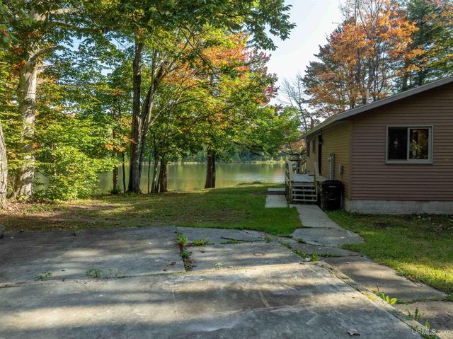 3954 Hayward Road, Munising, MI 49862