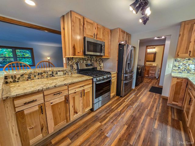 3954 Hayward Road, Munising, MI 49862