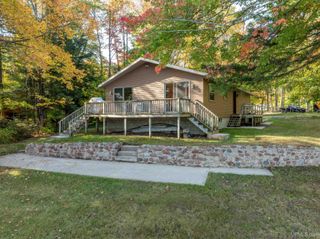3954 Hayward Road, Munising, MI 49862