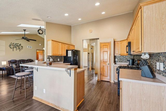 1215 Huron WAY, Hartford, WI 53027