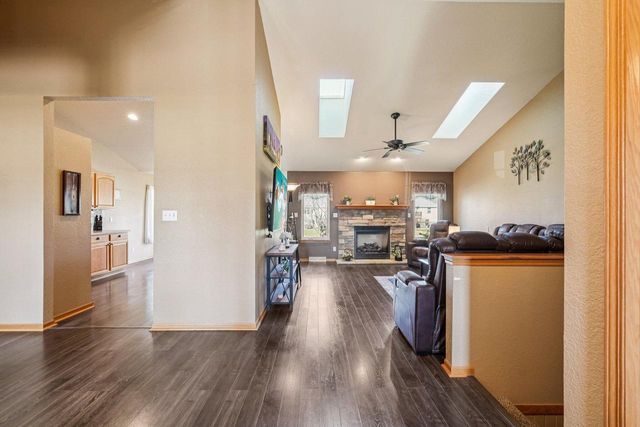 1215 Huron WAY, Hartford, WI 53027