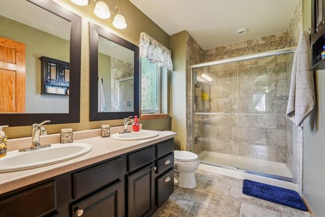 1215 Huron WAY, Hartford, WI 53027