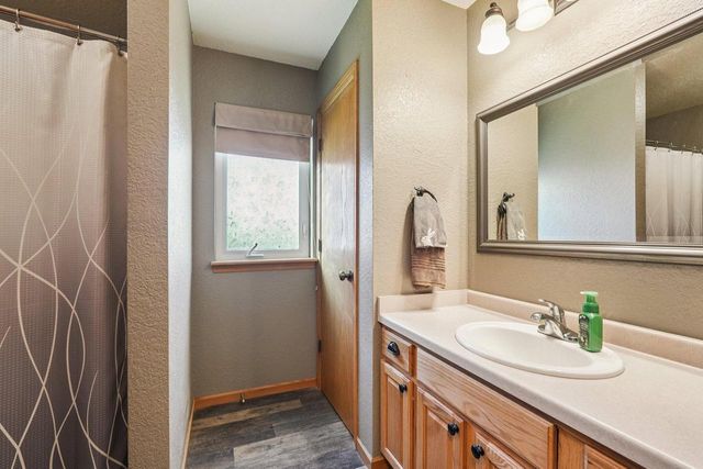 1215 Huron WAY, Hartford, WI 53027