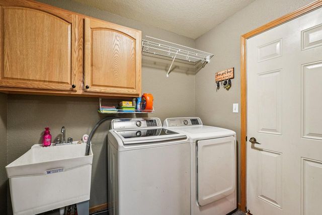 1215 Huron WAY, Hartford, WI 53027