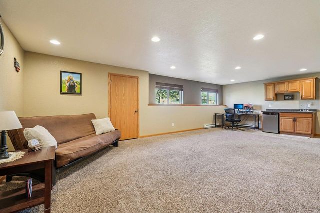 1215 Huron WAY, Hartford, WI 53027