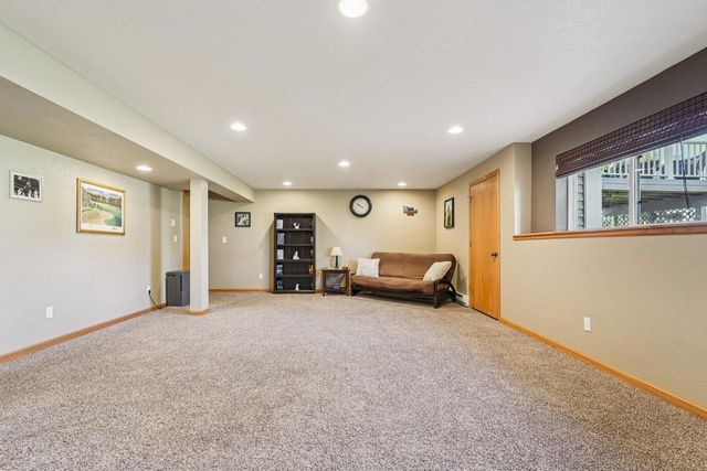 1215 Huron WAY, Hartford, WI 53027