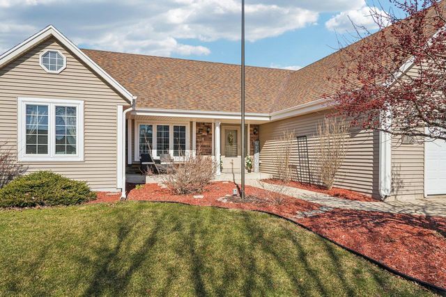 1215 Huron WAY, Hartford, WI 53027