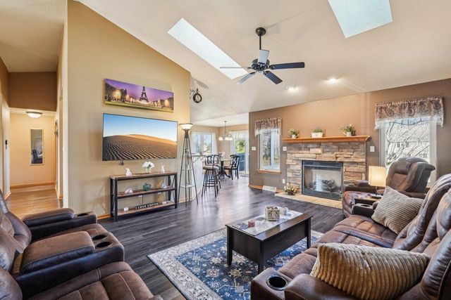 1215 Huron WAY, Hartford, WI 53027