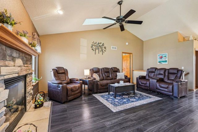 1215 Huron WAY, Hartford, WI 53027