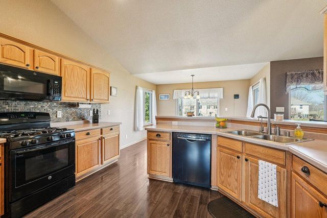 1215 Huron WAY, Hartford, WI 53027