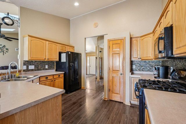 1215 Huron WAY, Hartford, WI 53027