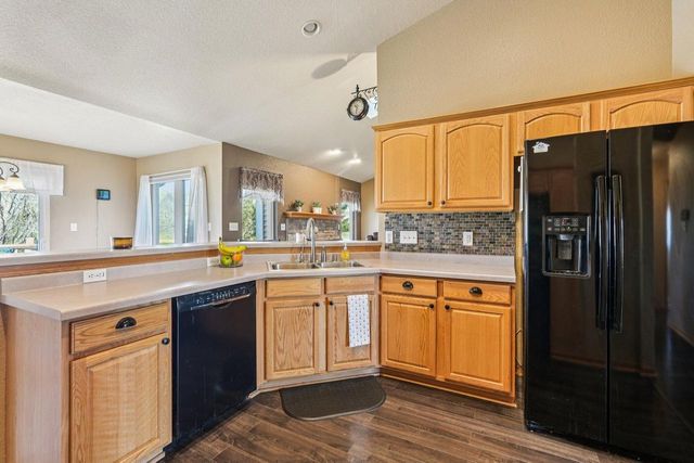 1215 Huron WAY, Hartford, WI 53027