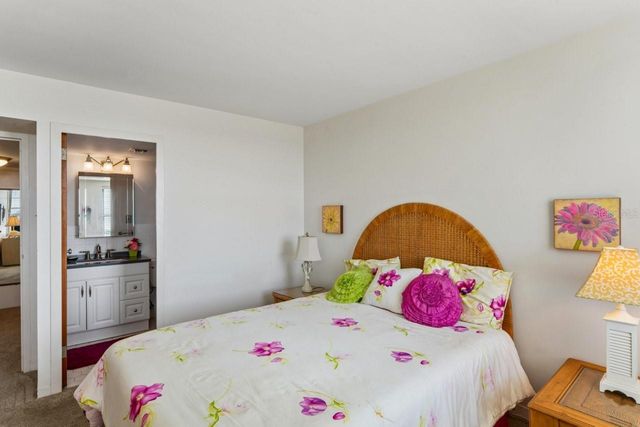 10355 PARADISE BOULEVARD 604, Treasure Island, FL 33706