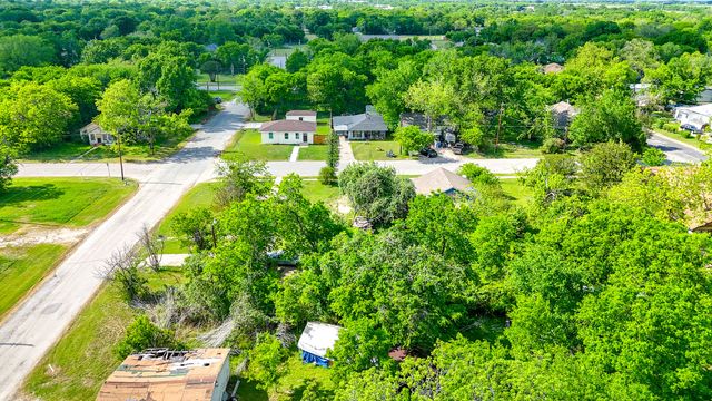 1005 E 6th Avenue, Corsicana, TX 75110