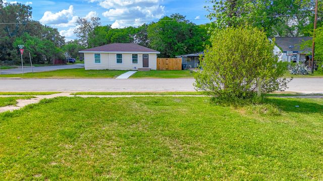 1005 E 6th Avenue, Corsicana, TX 75110