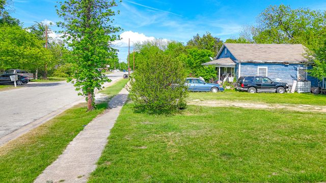 1005 E 6th Avenue, Corsicana, TX 75110