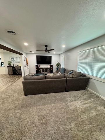 1702 E Buckley Street, Brownfield, TX 79316