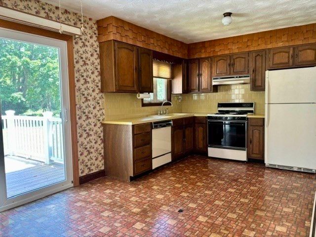 4122 Acushnet Ave, New Bedford, MA 02745