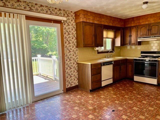 4122 Acushnet Ave, New Bedford, MA 02745