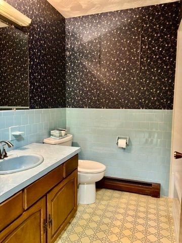 4122 Acushnet Ave, New Bedford, MA 02745