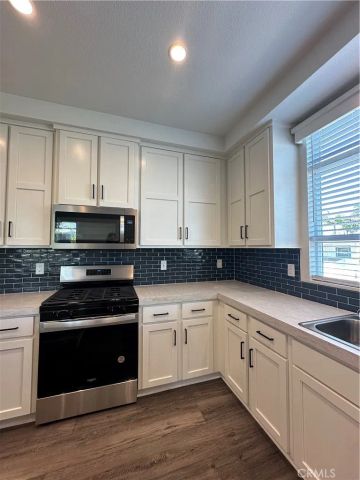 19361 Brookhurst 33, Huntington Beach, CA 92646