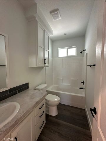 19361 Brookhurst 33, Huntington Beach, CA 92646