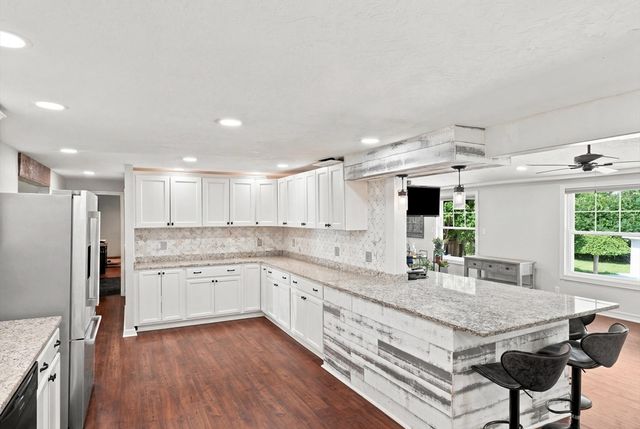96 I St, Dracut, MA 01826