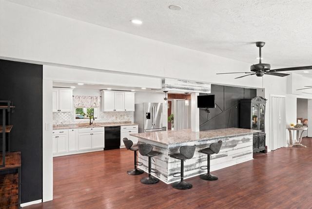 96 I St, Dracut, MA 01826