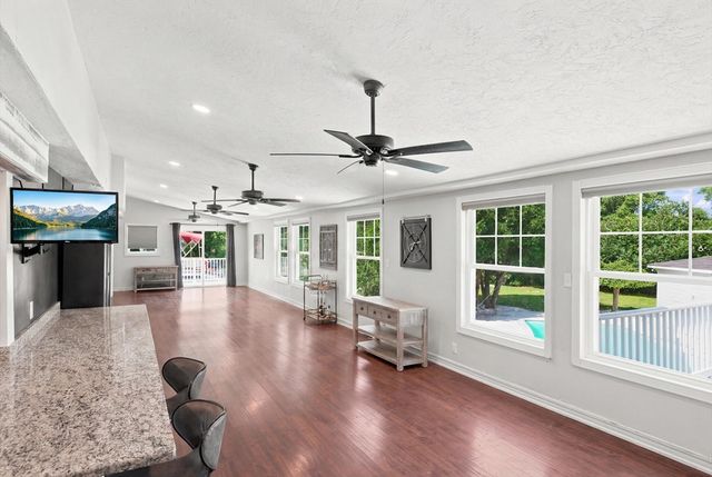 96 I St, Dracut, MA 01826
